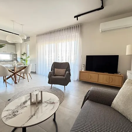 Pnoes Luxury With Private Parking Volos