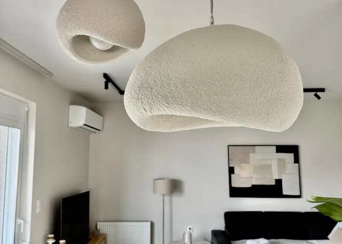 Pnoes Luxury With Private Parking Volos