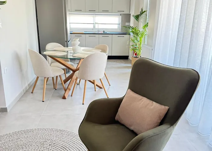 Pnoes Luxury With Private Parking