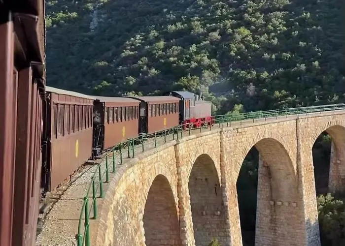 Pnoes Luxury With Private Parking Volos