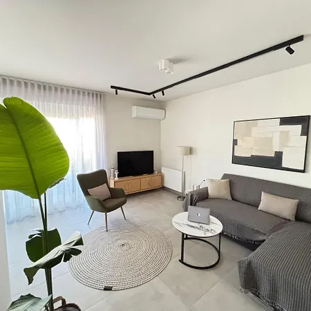 Luxury Pnoes With Private Parking فولوس