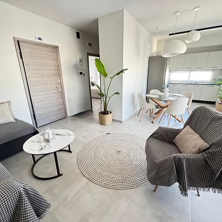 Volos Luxury Suite Pnoes With Private Parking شقة