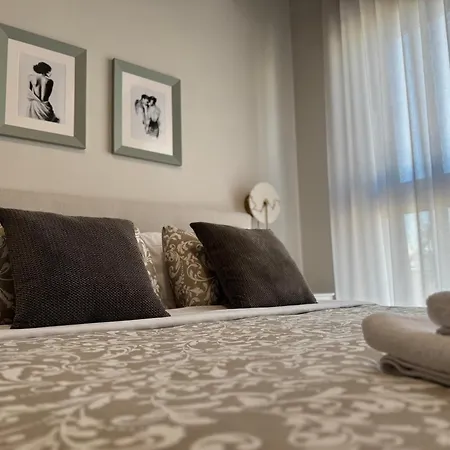 Volos Luxury Suite Pnoes With Private Parking شقة