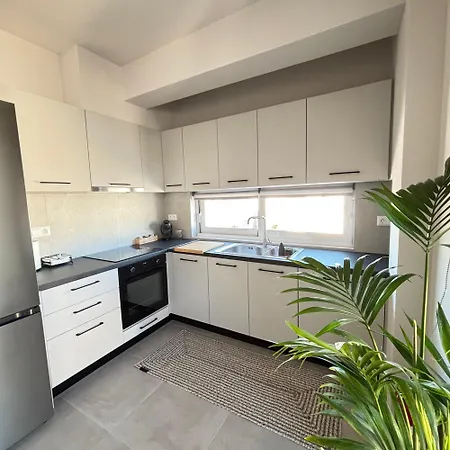 Pnoes Luxury With Private Parking