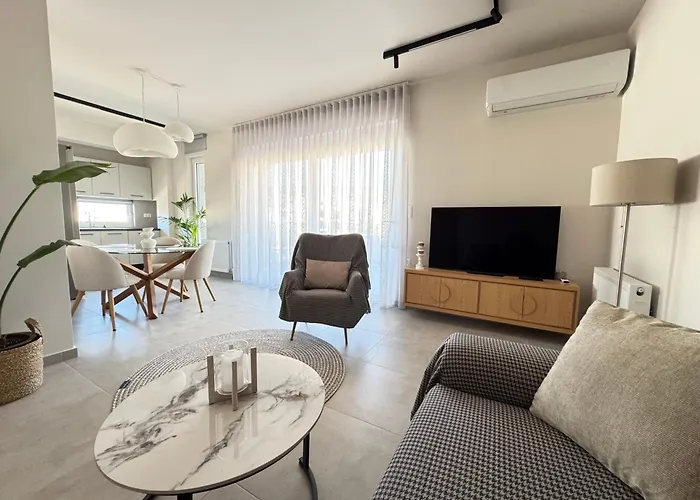 Pnoes Luxury With Private Parking Volos