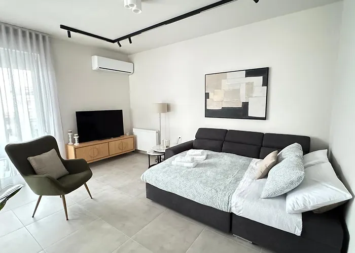 Pnoes Luxury With Private Parking Volos