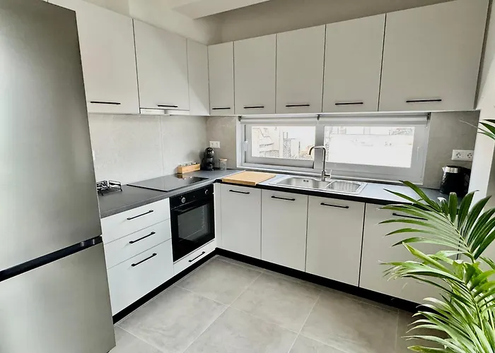 Pnoes Luxury With Private Parking Apartment Volos