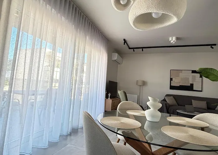 Pnoes Luxury With Private Parking