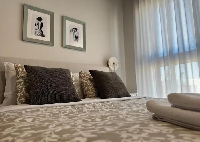 Pnoes Luxury With Private Parking Apartment