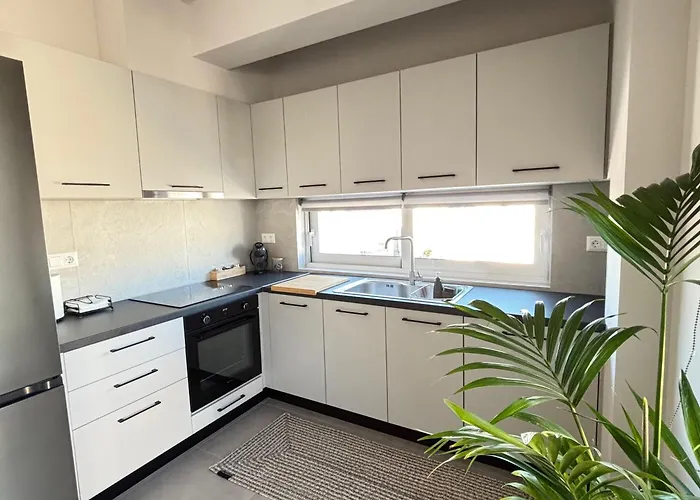 Pnoes Luxury With Private Parking